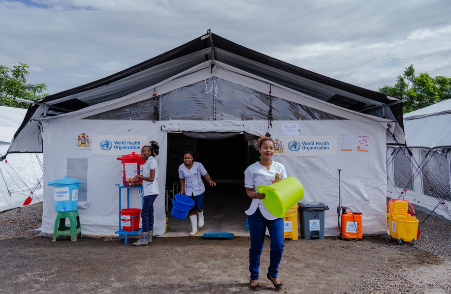 <p>In Malawi's capital Lilongwe, health workers are getting ready to host patients in a cholera treatment centre that WHO helped revamp. </p>
<p>In Malawi's capital Lilongwe, health workers are getting ready to host patients in a cholera treatment centre that WHO helped revamp. </p>