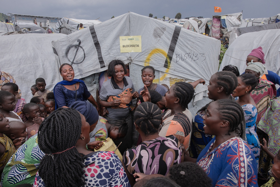 Displaced women sing to welcome a woman after giving birth in the Bulengo displacement camp, eastern Democratic Republic of Congo, 10 November 2023.

The WHO and its partners are helping to improve sanitation and provide emergency health services to camp residents, but the needs in the region are enormous and further assistance is required.